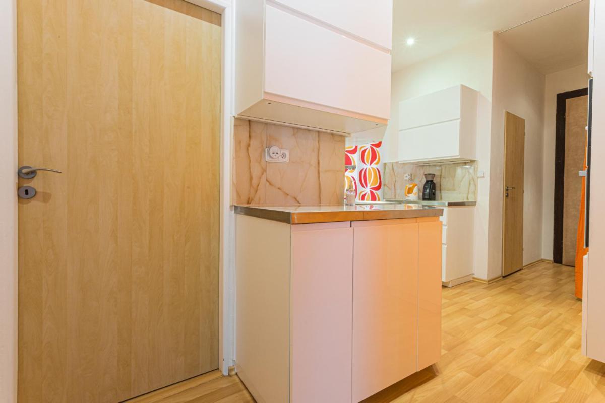Hottub - Washer&dryer - 12min Center - 160mbs Wifi Apartment *